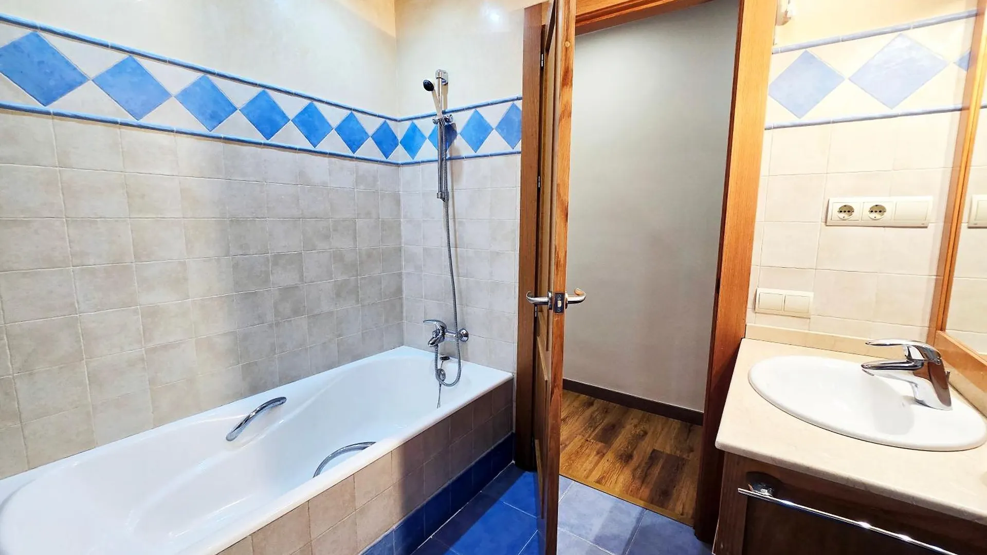 Aa Guest - The Orchid Center Eco Apartment Fuengirola
